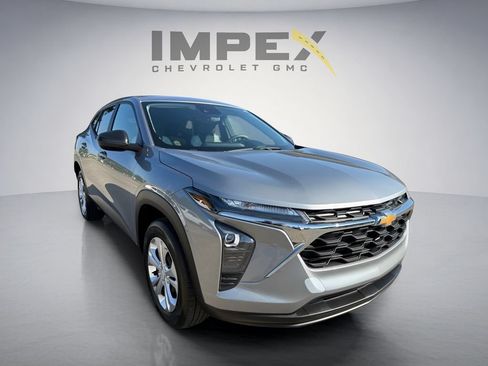 Used 2024 Chevrolet Trax LS w/ Driver Confidence Package FWD image 7