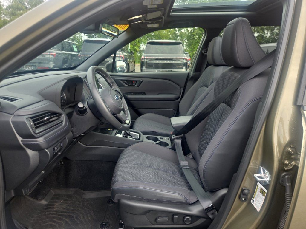 Used 2025 Subaru Forester Premium AWD/4WD image 30