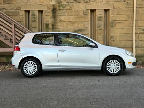 Used 2012 Volkswagen Golf 2-Door FWD image 3