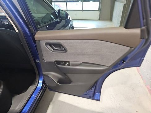 Used 2023 Nissan Rogue S AWD/4WD image 21