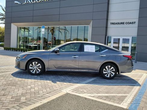 Used 2025 Nissan Altima 2.5 S FWD image 2