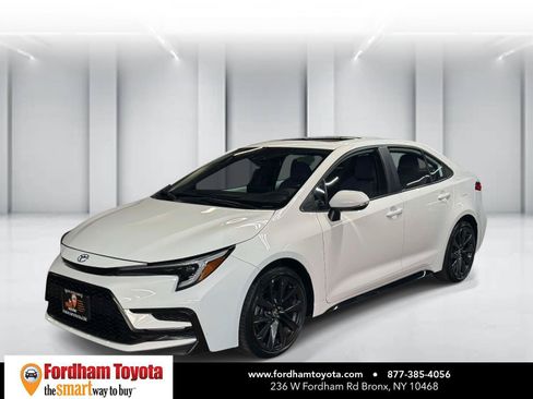 Used 2024 Toyota Corolla SE w/ SE Premium Package FWD image 4