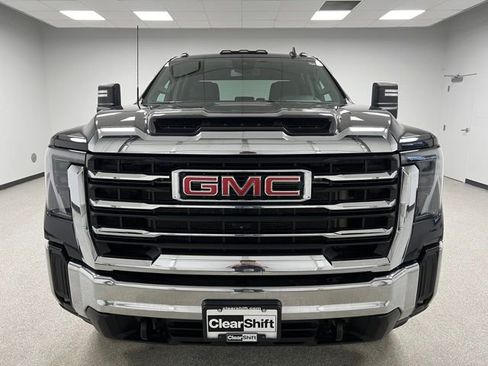 Used 2024 GMC Sierra 3500 SLE AWD/4WD image 3