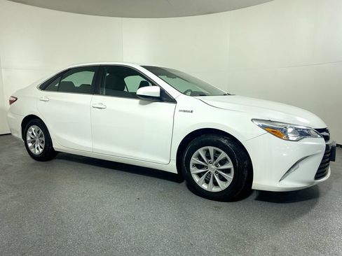 Used 2015 Toyota Camry LE image 25