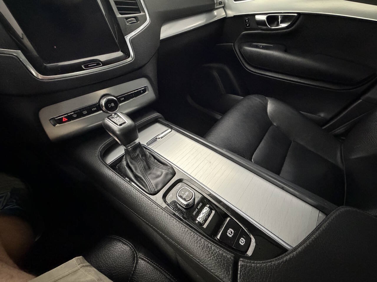 Used 2016 Volvo XC90 T5 Momentum FWD image 26