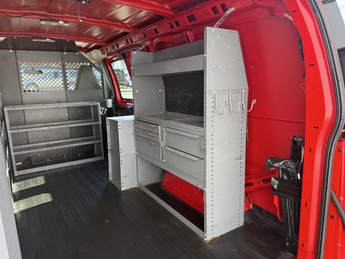 Used 2016 Chevrolet Express 2500 image 2