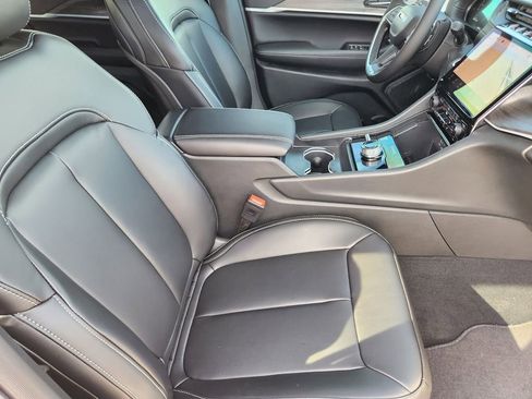 New 2025 Jeep Grand Cherokee Limited image 10