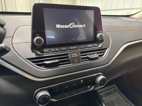 Used 2022 Nissan Altima 2.5 SR w/ Midnight Edition Package image 12