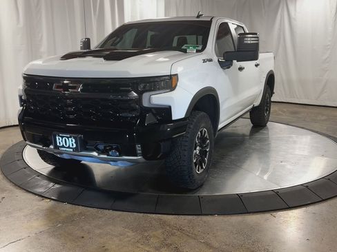 Used 2024 Chevrolet Silverado 1500 ZR2 w/ Technology Package image 9