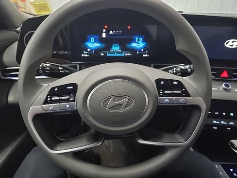 Used 2024 Hyundai Elantra SEL FWD image 21