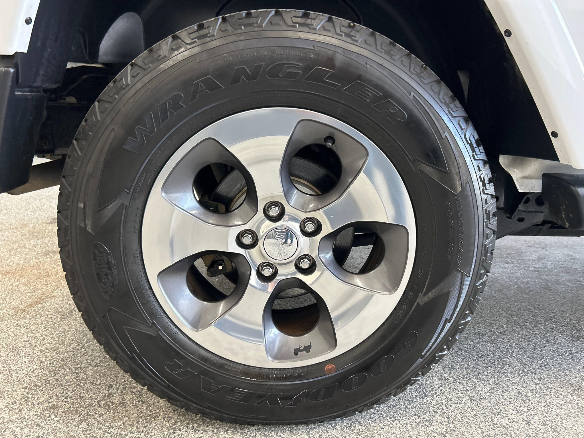 Used 2017 Jeep Wrangler Unlimited Sahara AWD/4WD image 7