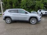Used 2022 Jeep Compass Latitude image 3