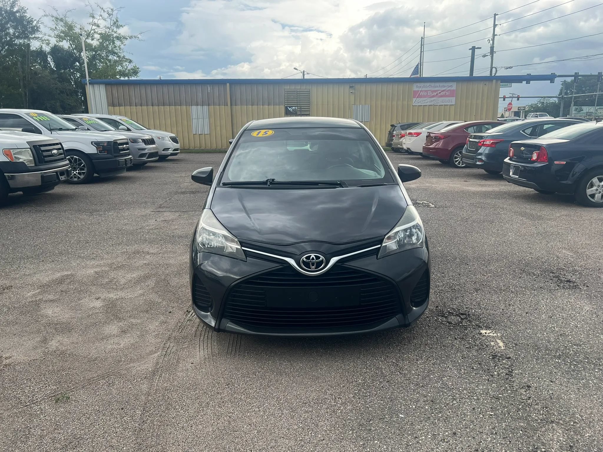 Used 2015 Toyota Yaris L FWD image 3