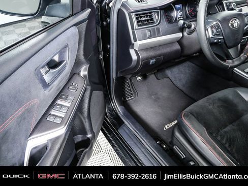 Used 2017 Toyota Camry XSE image 8