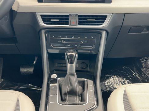 New 2026 Volkswagen Taos SE image 18