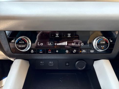 Used 2024 Mitsubishi Outlander 4WD Plug-In Hybrid image 22