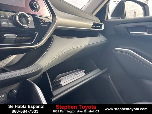 Used 2024 Toyota Highlander XLE image 25