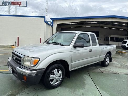 Used 2000 Toyota Tacoma 2WD Xtracab image 2