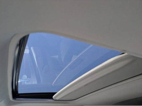 Used 2020 Toyota RAV4 XLE Premium FWD image 14