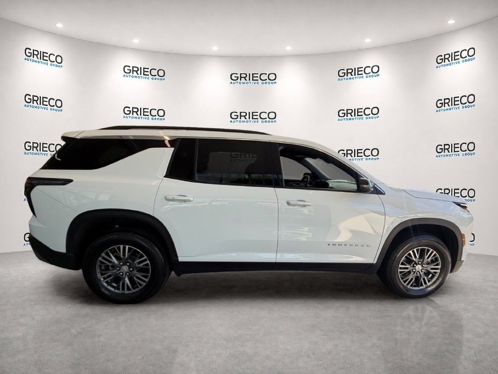 Used 2025 Chevrolet Traverse LT FWD image 7