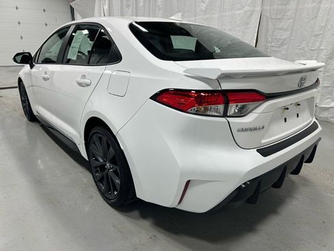Used 2025 Toyota Corolla SE w/ SE Premium Package image 5