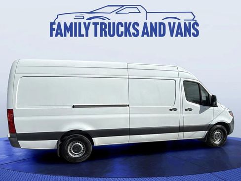 Used 2022 Mercedes-Benz Sprinter 2500 image 6
