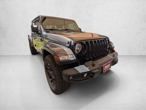 Used 2022 Jeep Gladiator Sport AWD/4WD image 3