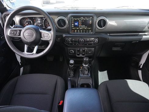 Used 2023 Jeep Gladiator Overland AWD/4WD image 43