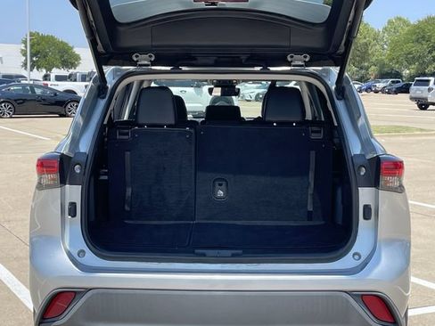 Certified 2021 Toyota Highlander XLE FWD image 30