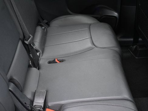 Used 2024 Mercedes-Benz GLB 250 image 29