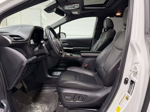 Used 2021 Toyota Sienna XSE w/ XSE Plus Package AWD/4WD image 9