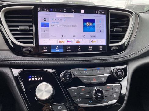 New 2027 Chrysler Pacifica Select AWD/4WD image 10