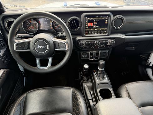 Used 2023 Jeep Wrangler Unlimited Sahara AWD/4WD image 15