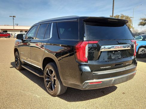 Used 2022 GMC Yukon SLT w/ SLT Premium Package image 3