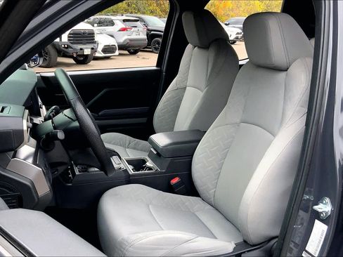 Used 2025 Toyota Tacoma SR5 image 7