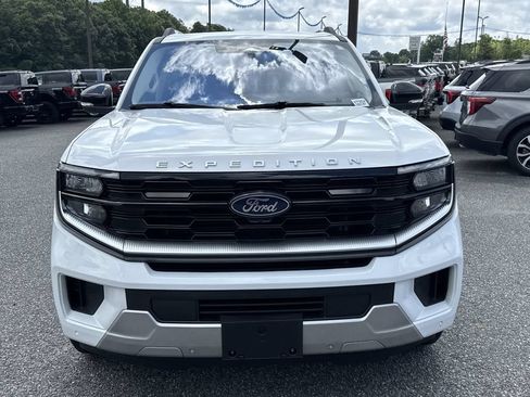 Used 2025 Ford Expedition Platinum AWD/4WD image 2