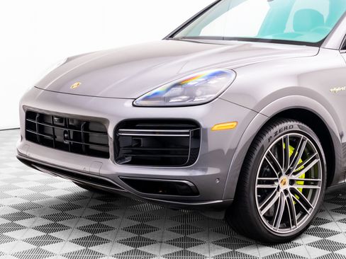 Used 2023 Porsche Cayenne Turbo S AWD/4WD image 35