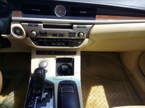 Used 2014 Lexus ES 350 w/ Luxury Package FWD image 13