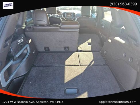 Used 2017 Jeep Cherokee Trailhawk image 9