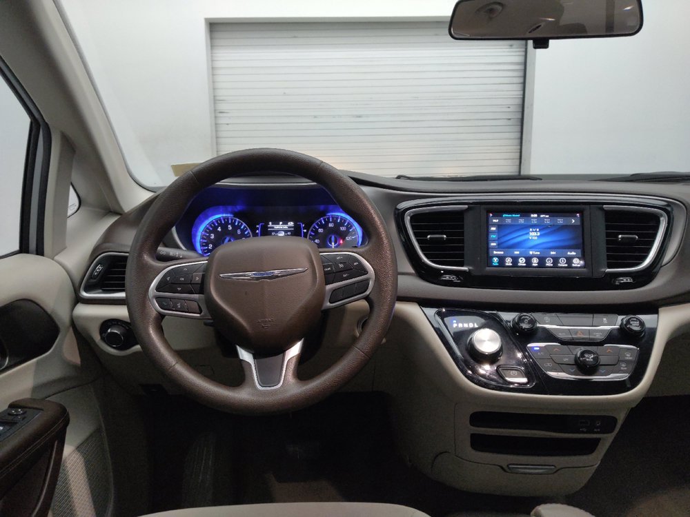 Used 2020 Chrysler Voyager LX FWD image 22