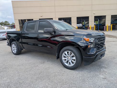 Used 2023 Chevrolet Silverado 1500 Custom RWD image 2