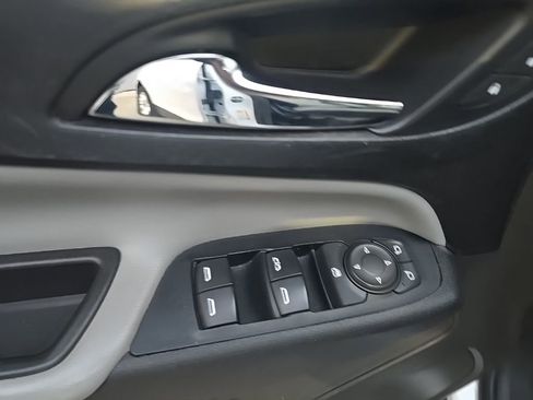 Used 2018 Chevrolet Equinox LS image 15