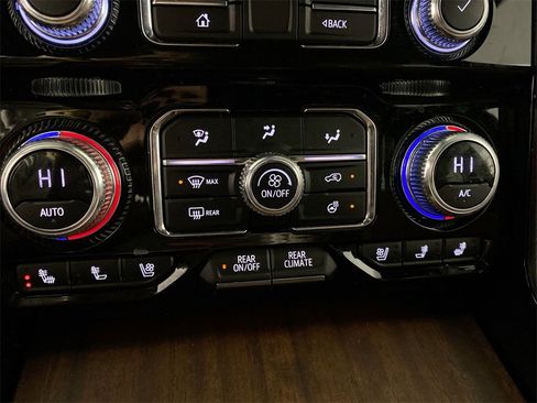 Used 2023 GMC Yukon Denali Ultimate image 18