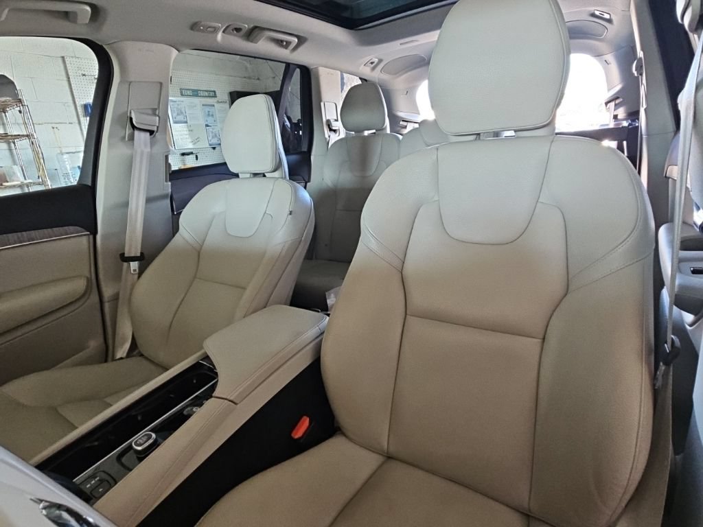 Used 2023 Volvo XC90 B6 Plus w/ Protection Package Premier AWD/4WD image 25