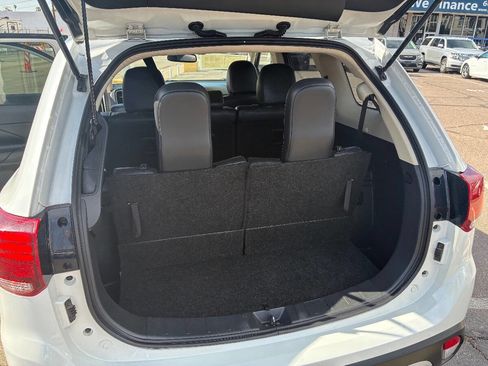 Used 2020 Mitsubishi Outlander LE image 13