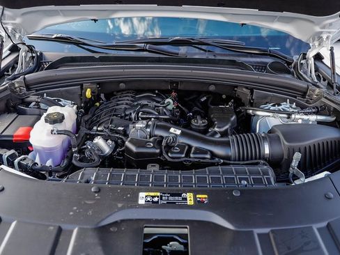 New 2025 Jeep Grand Cherokee Altitude image 28