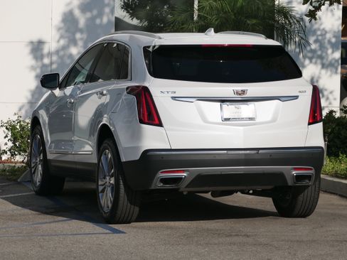 Certified 2024 Cadillac XT5 Premium Luxury FWD image 3