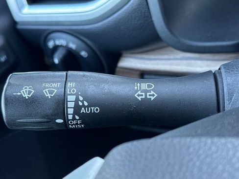 Used 2018 Nissan Titan SL w/ Chrome Package image 38