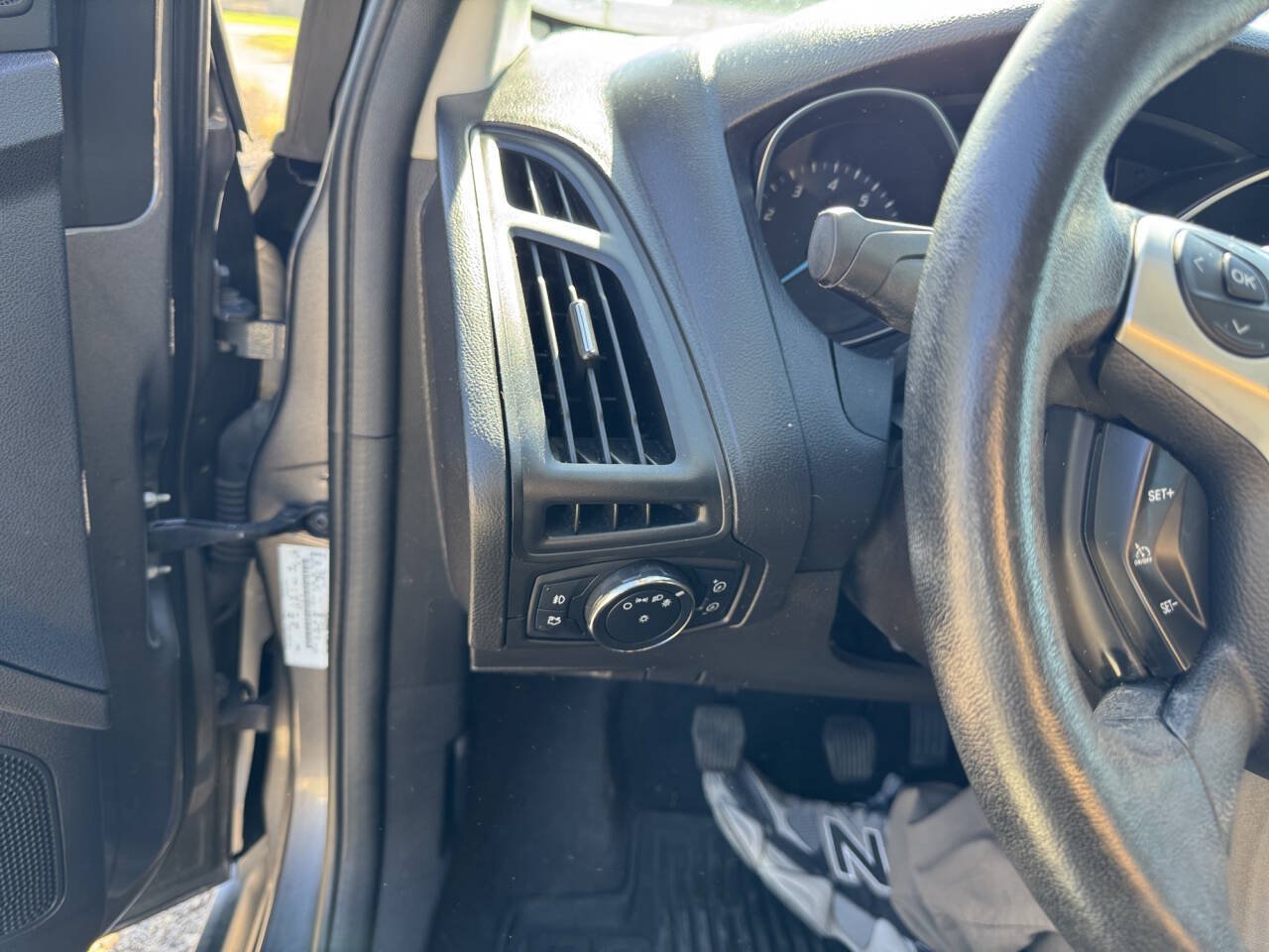 Used 2013 Ford Focus SE FWD image 33