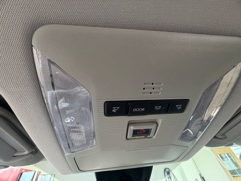 Used 2025 Toyota RAV4 XLE AWD/4WD image 22